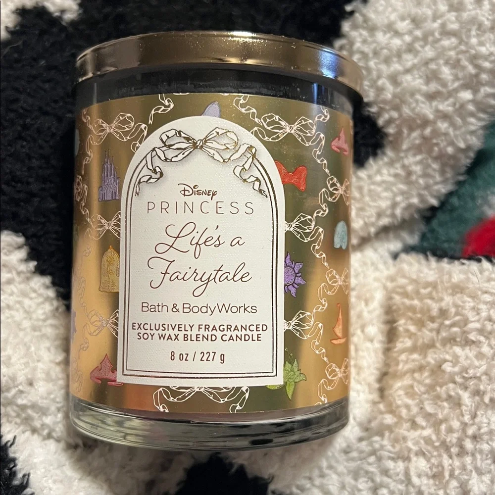 NWT Bath and Body Works Life's a Fairytale Single Wick Candle- 8 Oz